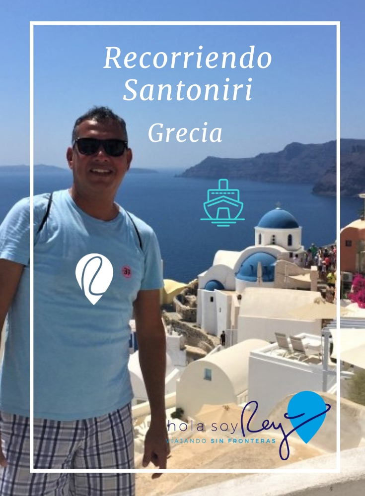 Santorini una de las islas griegas en el mar mediterraneo