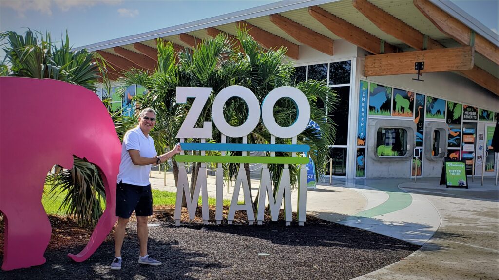 Tropical walking trails at Zoo Miami with wildlife and nature views, ideal for a relaxing adventure.